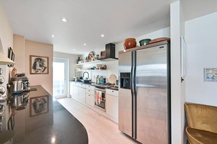 2 Bedroom Flat For Sale In Ormonde Court, Belsize Park, London, NW3