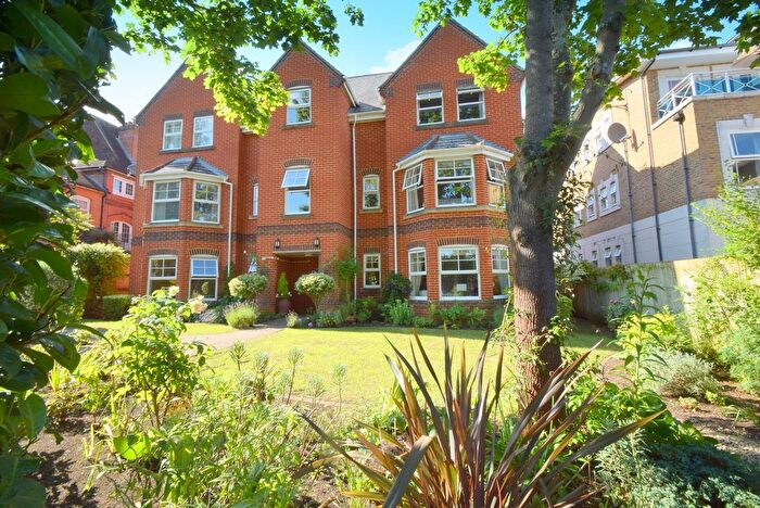 2 Bedroom Flat For Sale In Nightingale Walk, Windsor, Berkshire, SL4