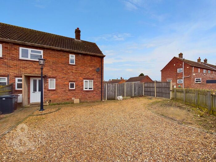 3 Bedroom Semi-Detached House To Rent In Howe Lane, Poringland, Norwich, NR14