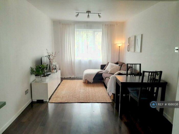 2 Bedroom Flat To Rent In Roxborough Road, Harrow, HA1