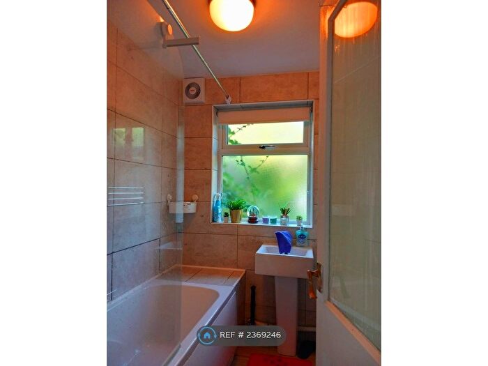 4 Bedroom Terraced House To Rent In Park Road, London, N8