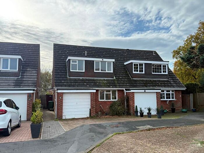 3 Bedroom Semi Detached House For Sale In Glenbrook Walk, Fareham, Hampshire, PO14