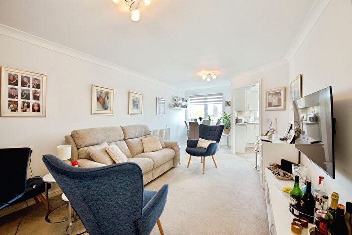 1 Bedroom Flat For Sale In Argent Court, Barnet, EN5