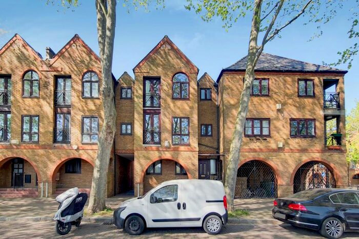 4 Bedroom Flat To Rent In Brunswick Quay, Canada Water, London, SE16