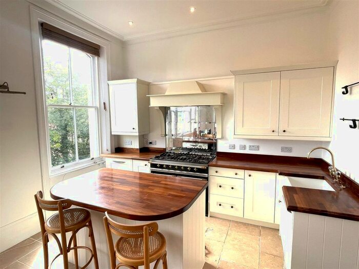 2 Bedroom Flat To Rent In The Mount, St. Leonards-On-Sea, TN38