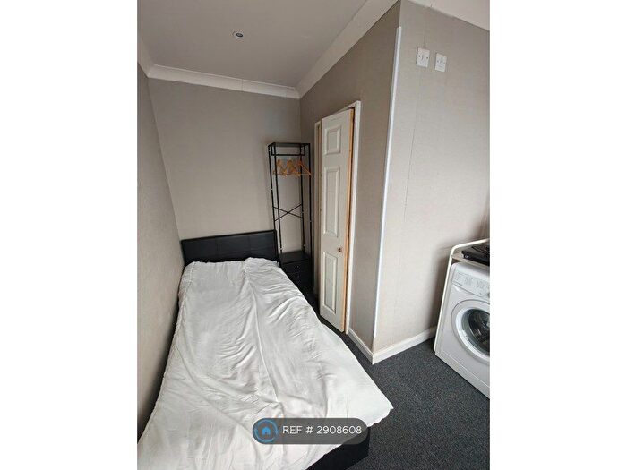 Studio To Rent In Most Farm Road, London, UB5