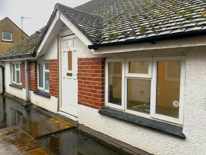 2 Bedroom Apartment To Rent In Richmond Street, Kings Sutton, Banbury, OX17