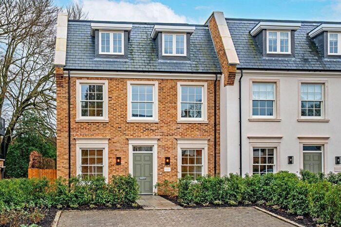 4 Bedroom Semi Detached House For Sale In Langham Place, Winchester, SO22