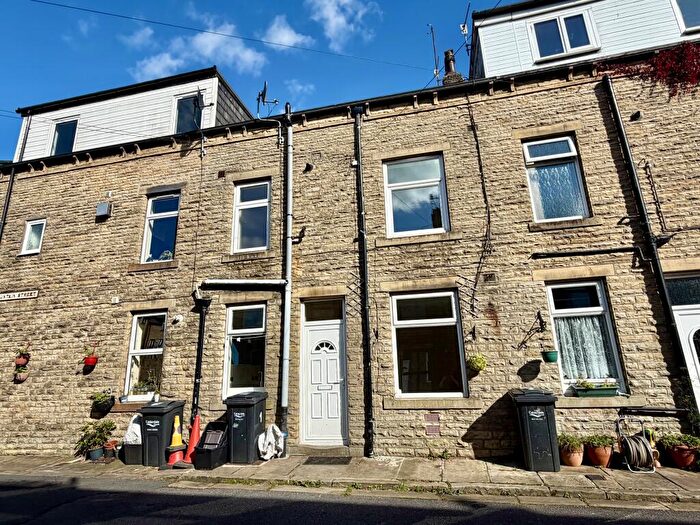 3 Bedroom Terraced House To Rent In Fountain Street, Todmorden, Calderdale, OL14