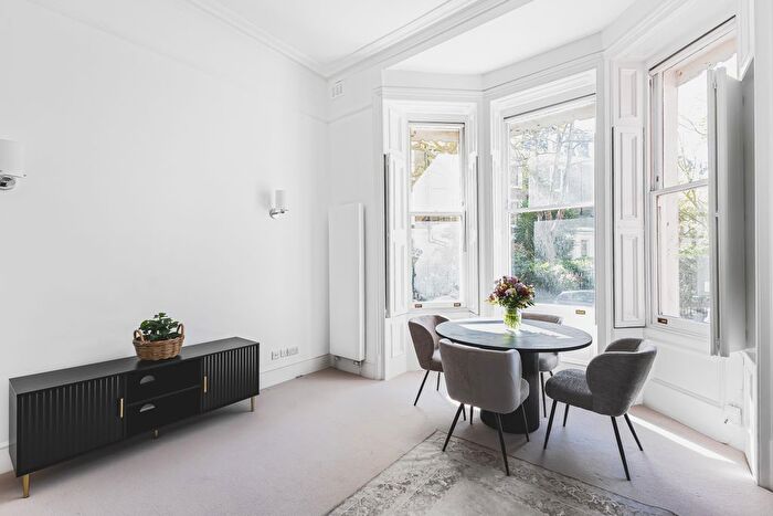 2 Bedroom Flat To Rent In Gledhow Gardens, London, SW5