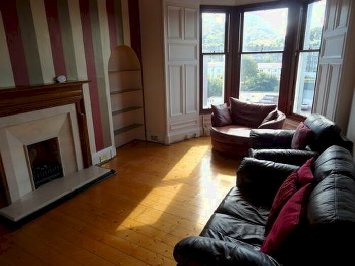 2 Bedroom Flat To Rent In Dalziel Place, Edinburgh, EH7