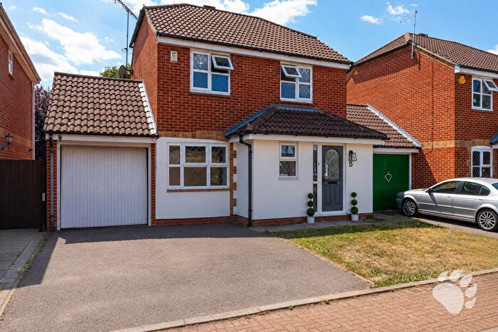 3 Bedroom Detached House For Sale In Niven Close, Wick Meadows, SS12
