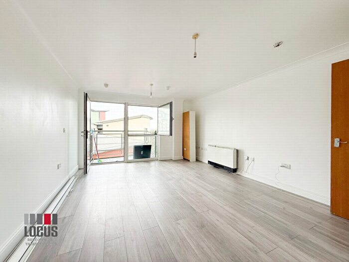 2 Bedroom Flat To Rent In Geary Court, The Concourse, Edmonton Green, N9