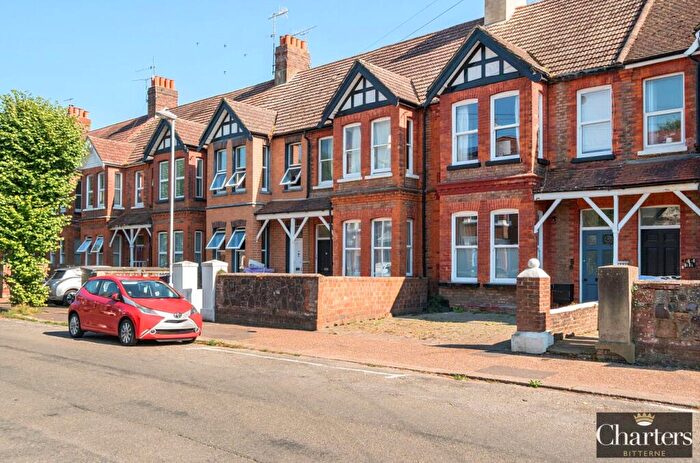 2 Bedroom Flat To Rent In Pavilion Road, Worthing, West Sussex, BN14