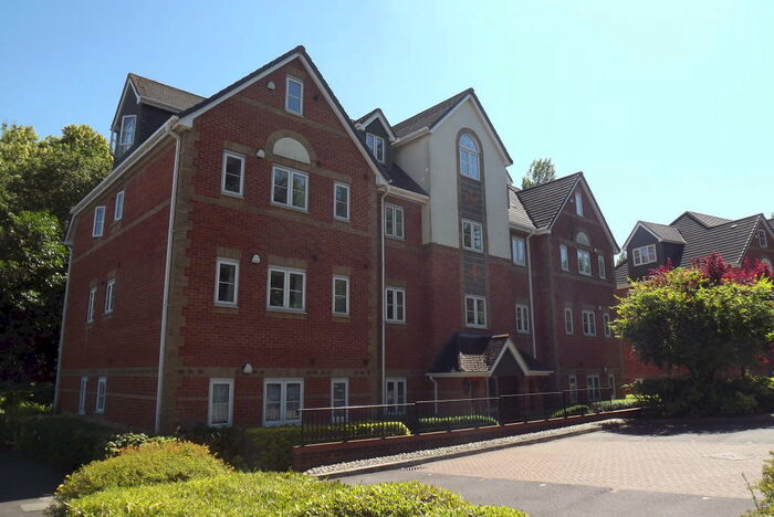 2 Bedroom Apartment To Rent In Millennium Court - Basingstoke -, RG21