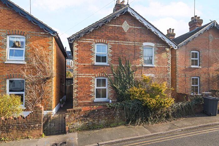 2 Bedroom Semi Detached House To Rent In Cline Road, Guildford, GU1