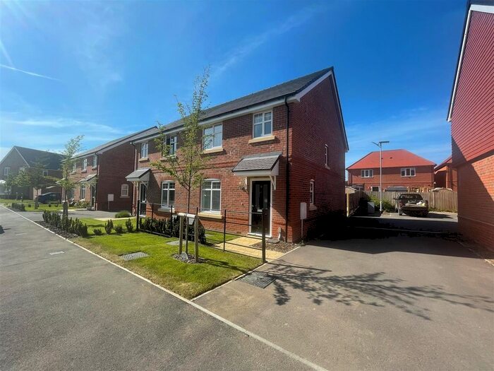 3 Bedroom Property To Rent In Petunia Vale, Worthing, BN13