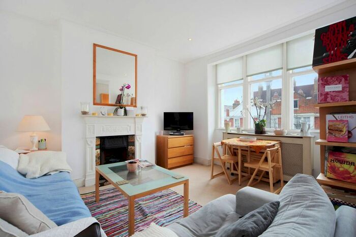 2 Bedroom Flat To Rent In Anselm Road, Fulham Broadway, London, SW6