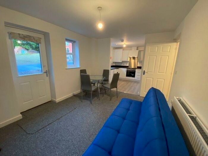 2 Bedroom Property To Rent In Flat, Heroes Drive, B29