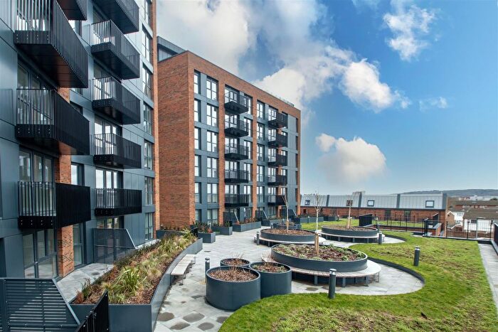 2 Bedroom Flat To Rent In Beacon Place, Bletchley, Milton Keynes, MK2