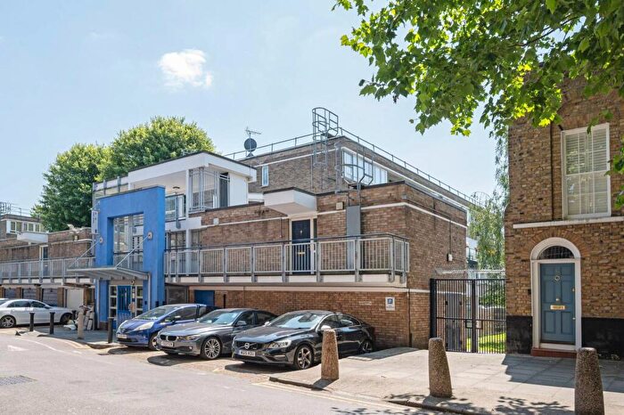 2 Bedroom Maisonette To Rent In Clark Street, Whitechapel, London, E1