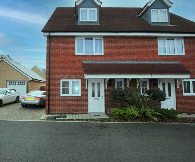 3 Bedroom Semi-Detached House To Rent In Ben Wilson Link, Springfield, Chelmsford CM1