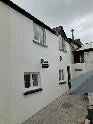 3 Bedroom Mews To Rent In Well Street, Torrington, EX38