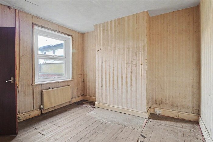 3 Bedroom Terraced House For Sale In High Street, Swanage, BH19 - Photo 8