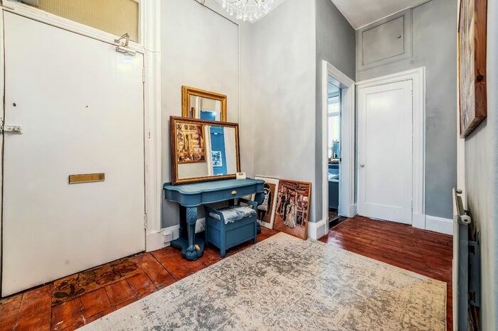 3 Bedroom Flat To Rent In Tay Street, Edinburgh, EH11