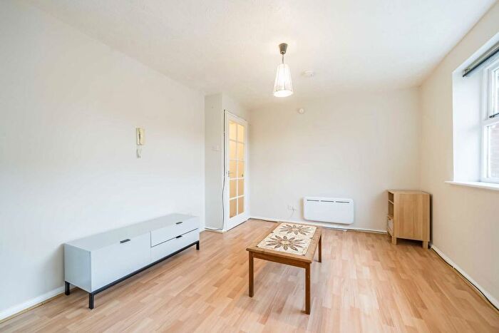 Studio To Rent In Massingberd Way, London, SW17