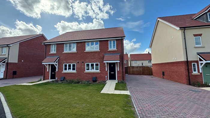 3 Bedroom Semi Detached House For Sale In Buckenham Road, Attleborough, NR17