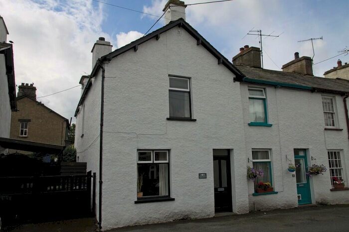 3 Bedroom End Of Terrace House To Rent In The Banks, Staveley., LA8