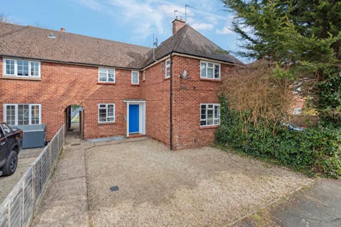 3 Bedroom Flat For Sale In Roundwood Road, Amersham, Buckinghamshire, HP6