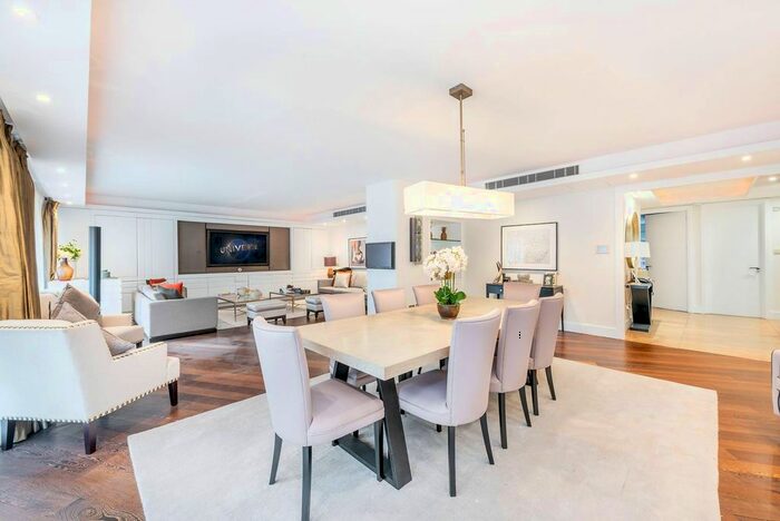 4 Bedroom Flat To Rent In Park Lane, Mayfair, London, W1K