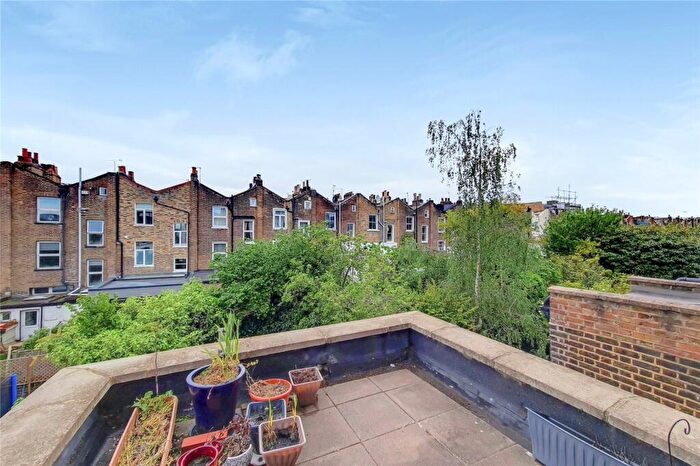 2 Bedroom Maisonette To Rent In Sussex Way, Holloway, Islington, London, N7