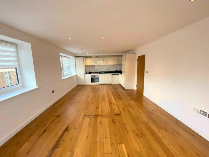 2 Bedroom Apartment To Rent In Brentwood High Street, CM14