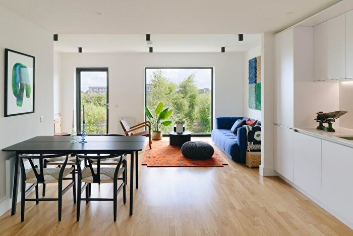 2 Bedroom Apartment To Rent In Apartment, South Loop Green, Birmingham, B16