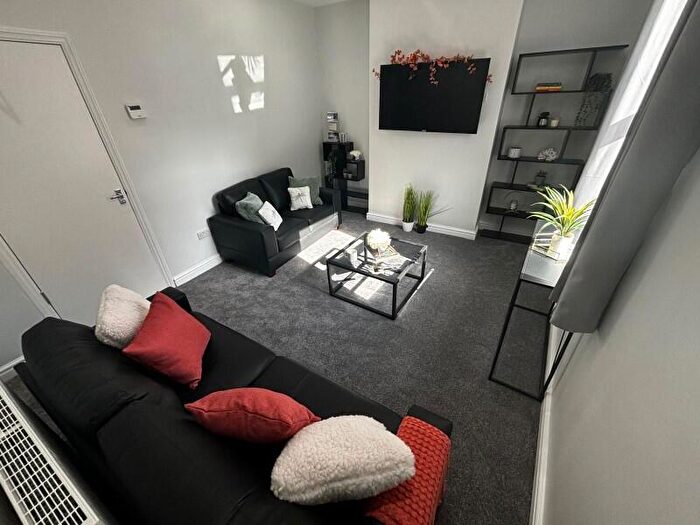 4 Bedroom Terraced House To Rent In Granby Grove, LS6