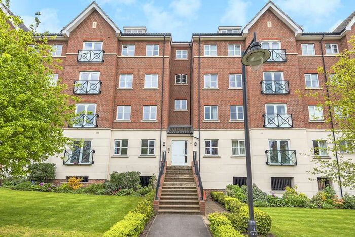 2 Bedroom Apartment To Rent In Viridian Square, Aylesbury, HP21