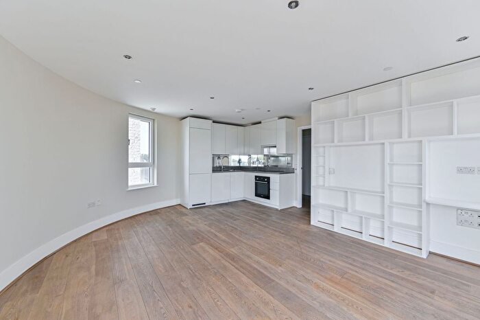 2 Bedroom Flat For Sale In Clement Avenue, Clapham, London, SW4