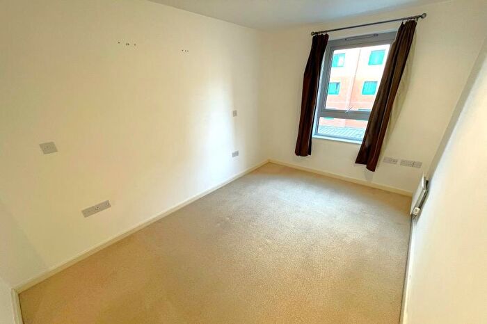 1 Bedroom Flat To Rent In Woking, Surrey, GU21
