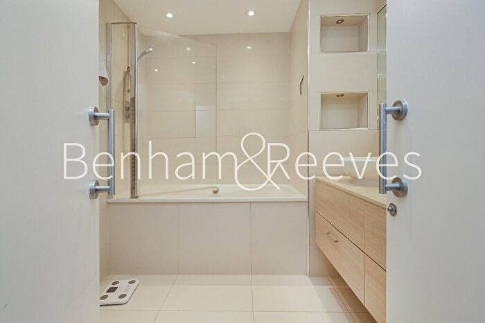 2 Bedroom Apartment To Rent In Carlyle Court, Chelsea Harbour, SW10