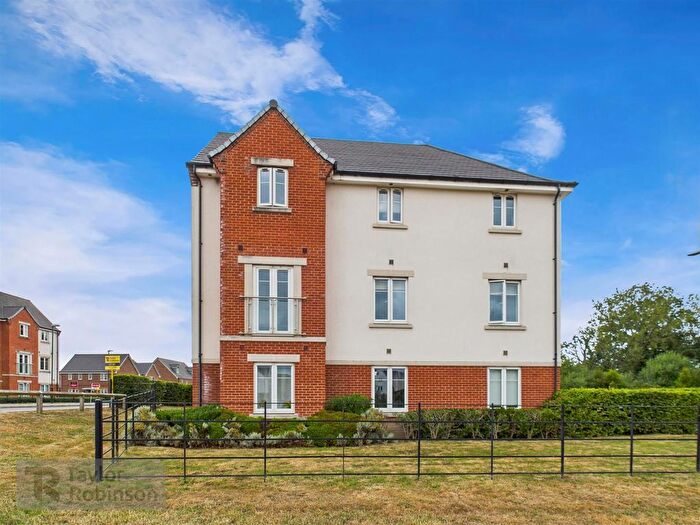 2 Bedroom Flat For Sale In Somerley Drive, Crawley, RH10
