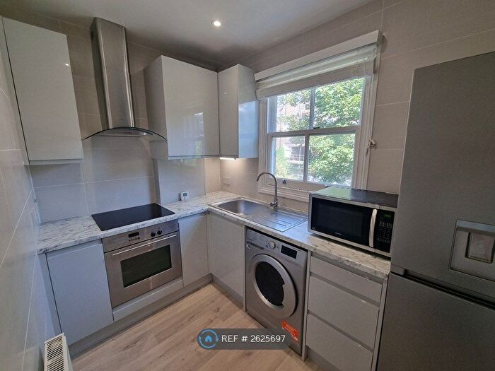 2 Bedroom Flat To Rent In Cambridge Gardens, London, W10