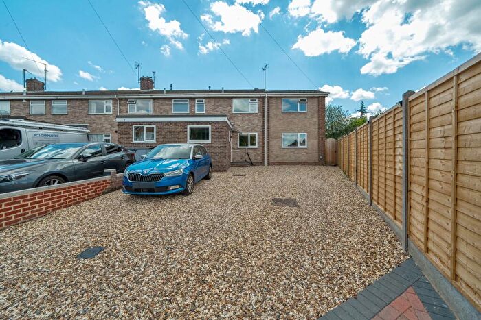 4 Bedroom Semi-Detached House To Rent In Mayfair Drive, Newbury, RG14