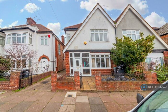 4 Bedroom Semi-Detached House To Rent In Dunbar Road, London, N22
