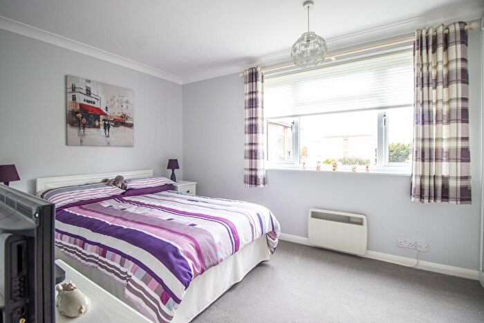 2 Bedroom Flat For Sale In Colbert Avenue, Southend-On-Sea, SS1