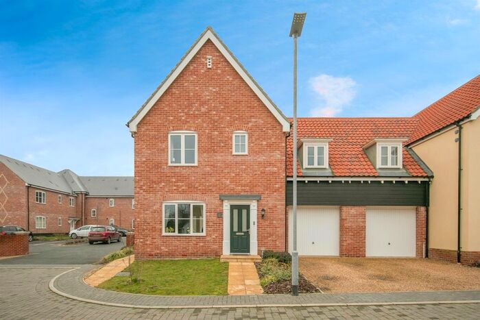 3 Bedroom Link Detached House For Sale In Fox Earth Close, Capel St. Mary, Ipswich, IP9