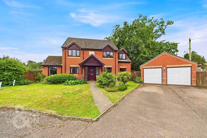 4 Bedroom Detached House For Sale In Thrigby Road, Filby, Great Yarmouth, NR29