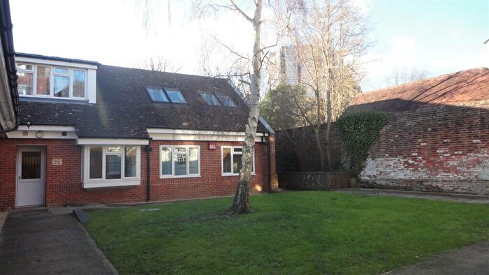 2 Bedroom Flat To Rent In High Street, Fareham, PO16
